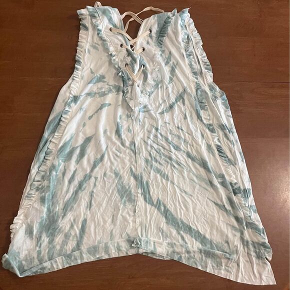 sleeveless shirt with lace up back - Picture 3 of 5